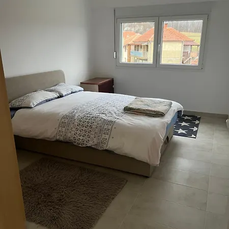 Rudnicka Oaza Mira, Kuca U Podnozju Ostrvice Lejlighed